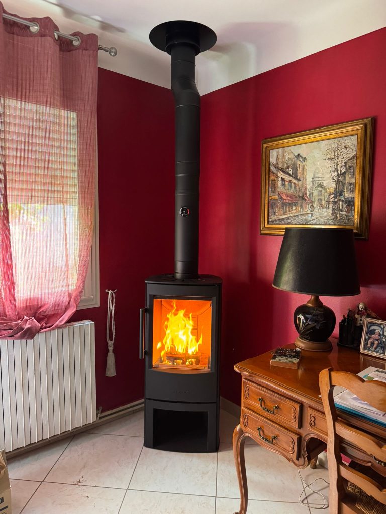 INSTALLATION D'UN POELE A BOIS WIKING MIRO 4 BUCHER